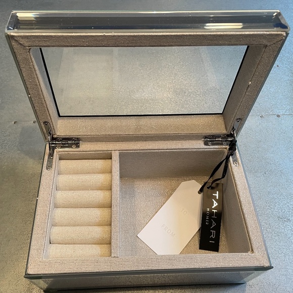 Tahari NWT Jewelry Box - Picture 3 of 3